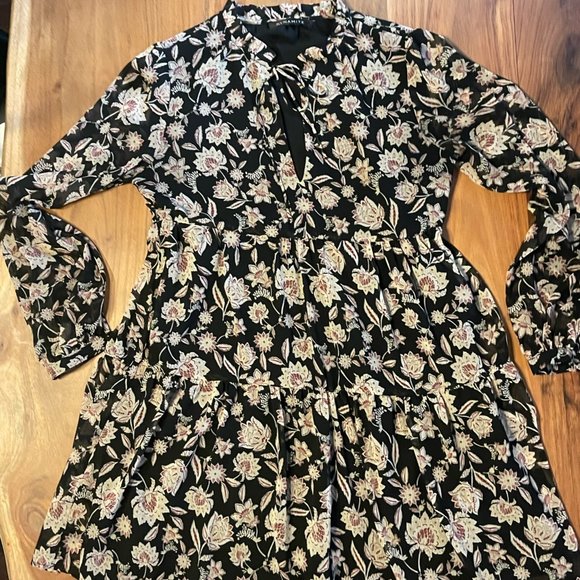 Dynamite Black Floral Dress - Picture 5 of 16